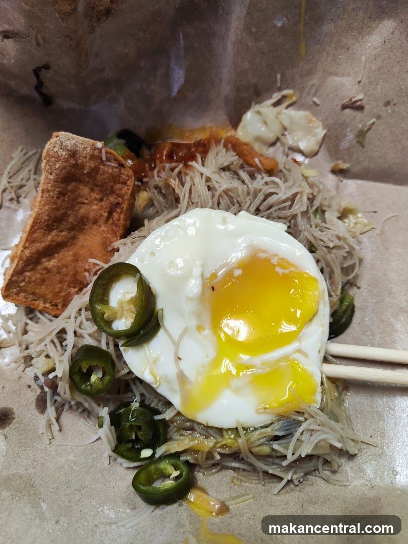Fried Noodles with Egg and Tofu