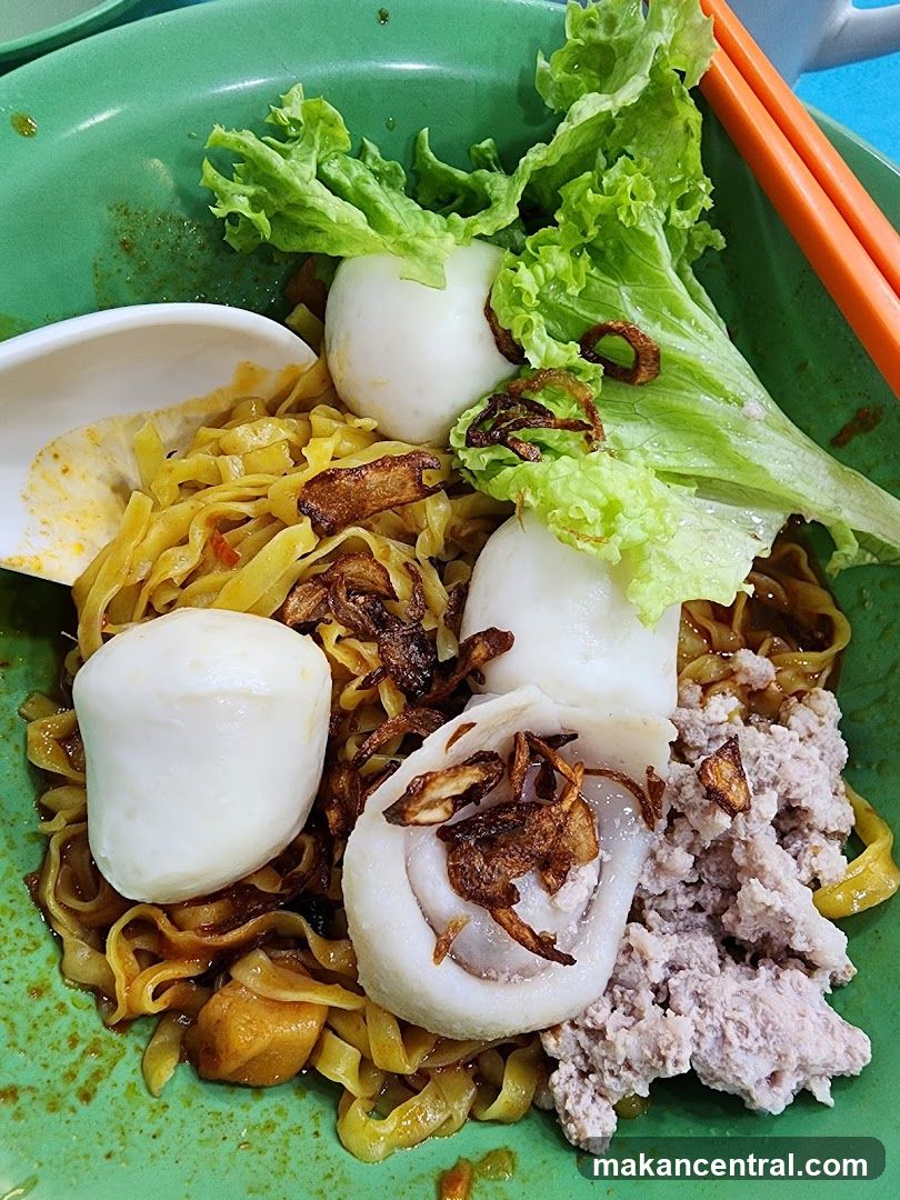 Noodles with Fish Balls and Minced Pork