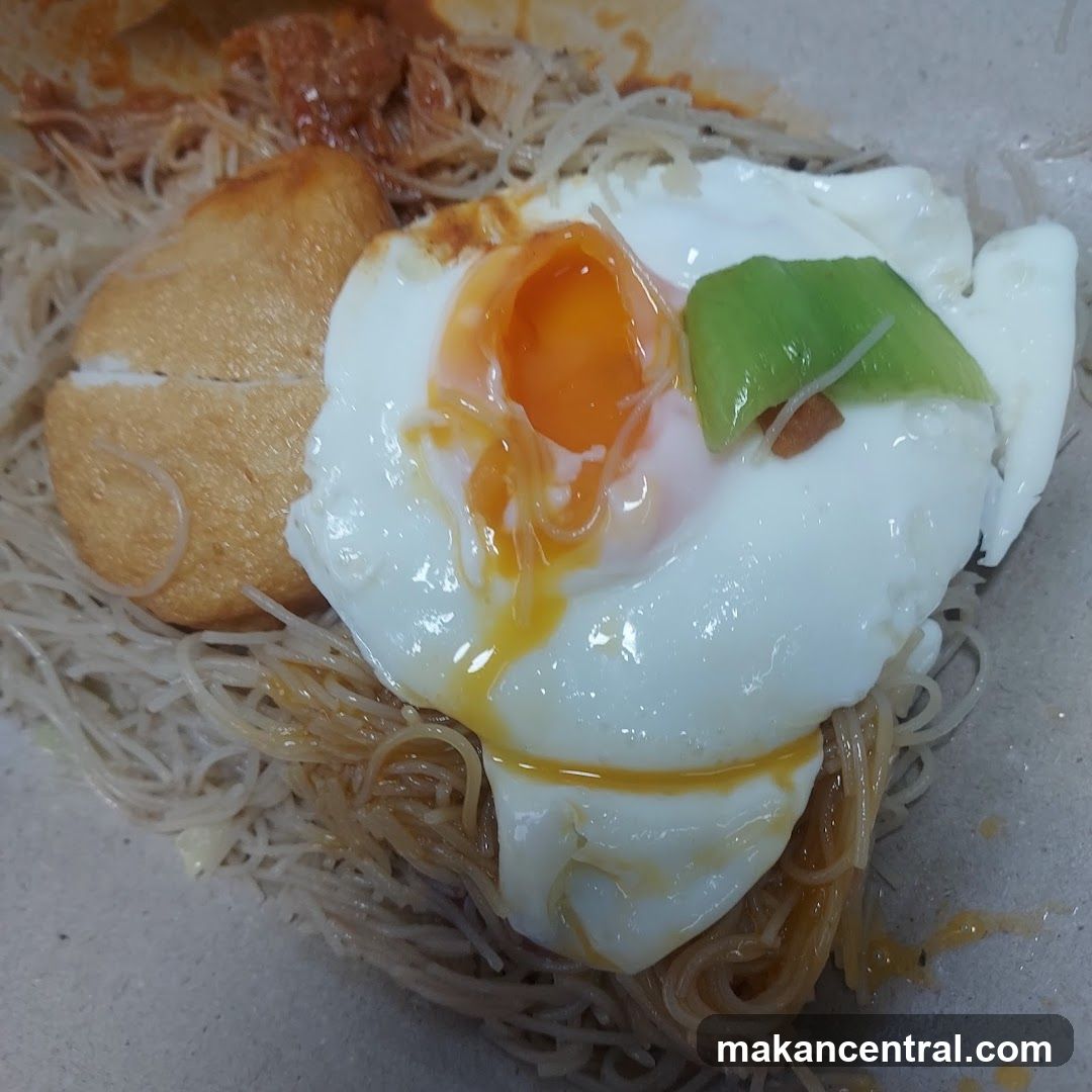 Fried Egg Noodles with Fish Cake