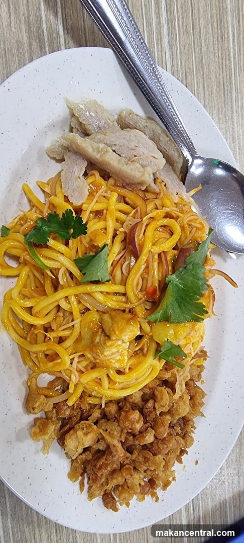 Noodles with Sliced Meat and Crispy Bits