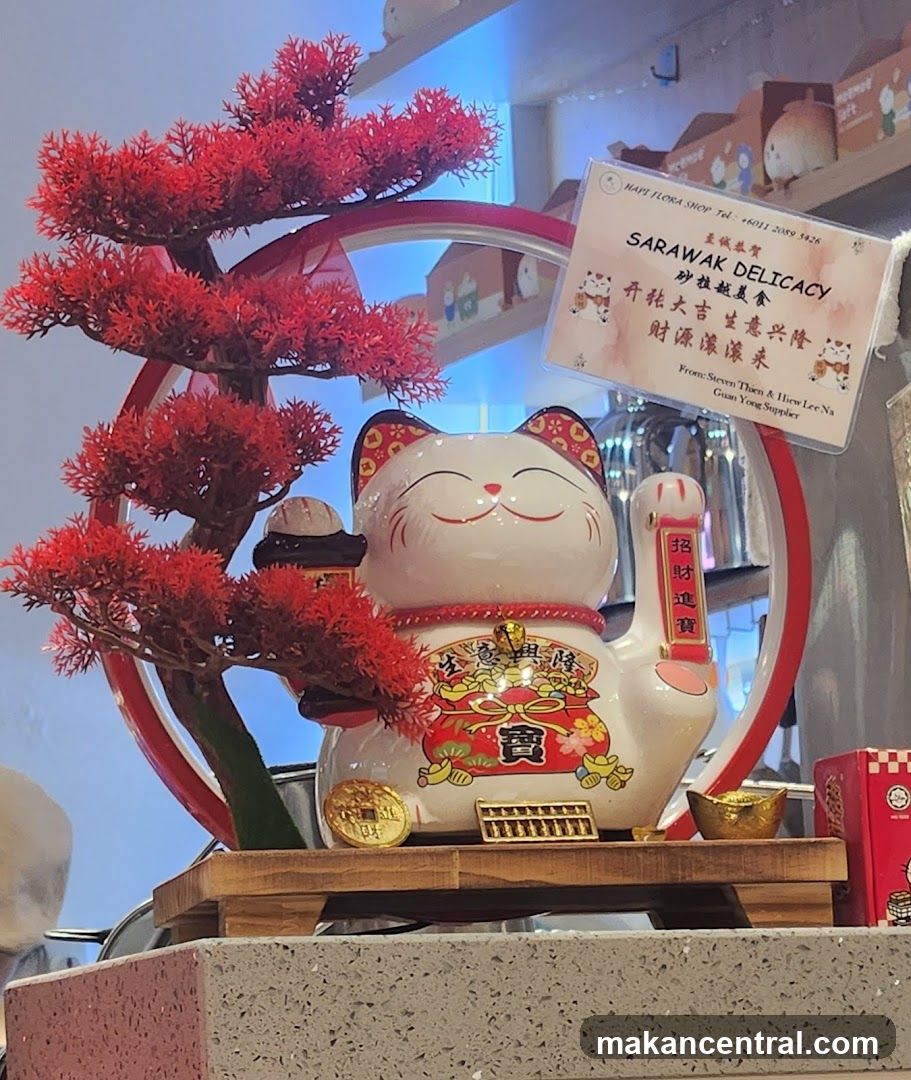 Maneki-neko with decorative tree