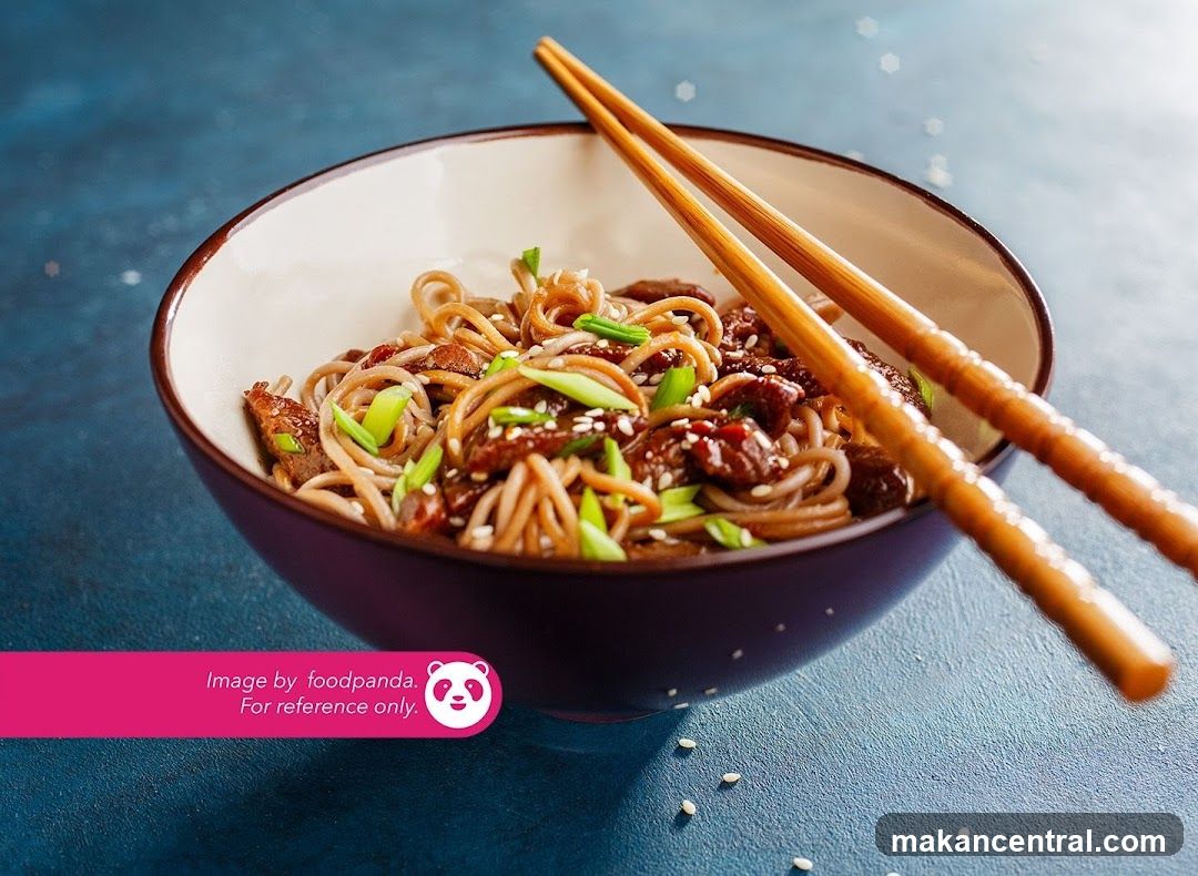 Noodle Dish with Meat and Scallions