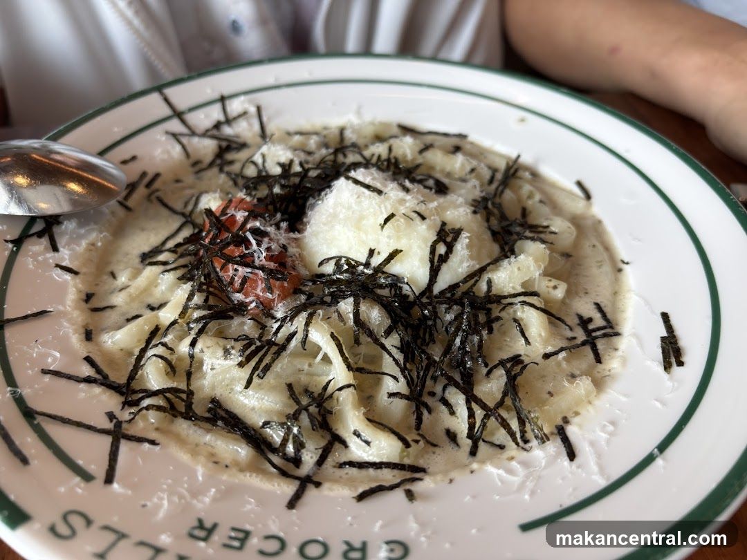 Pasta with Seaweed and Egg Yolk