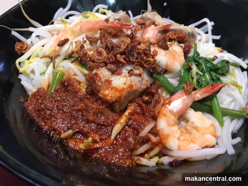 Noodle Dish with Shrimp and Meat