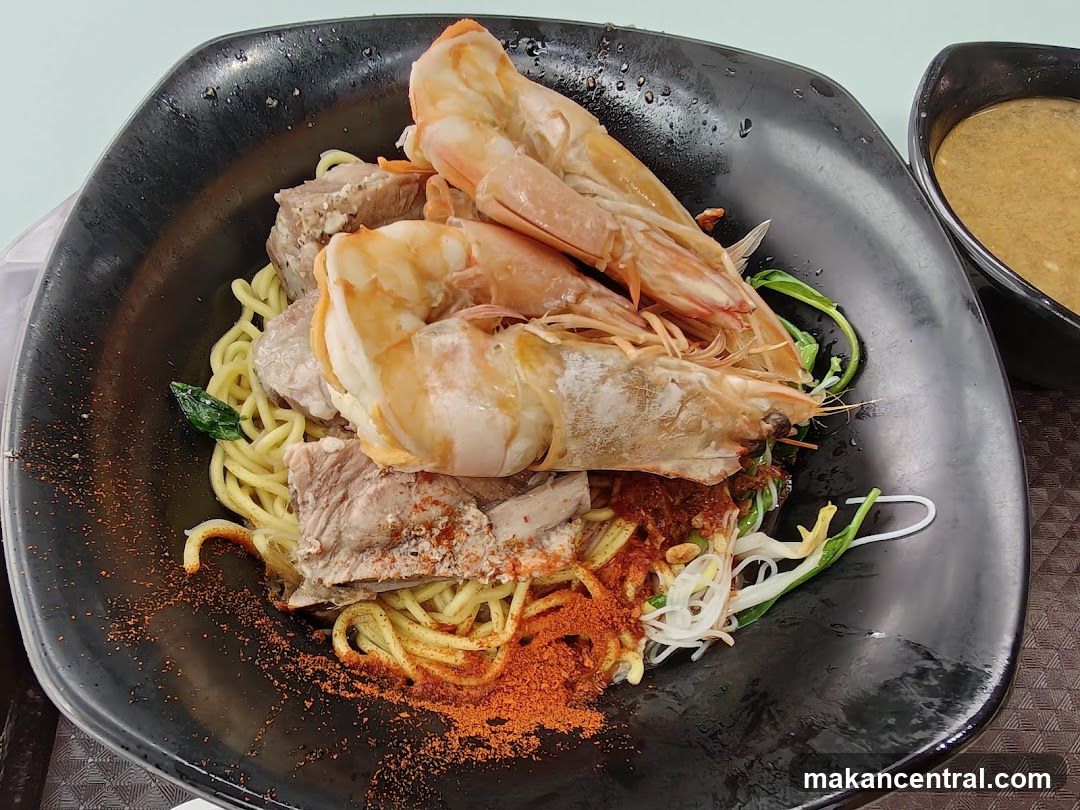 Noodles with Prawns and Meat