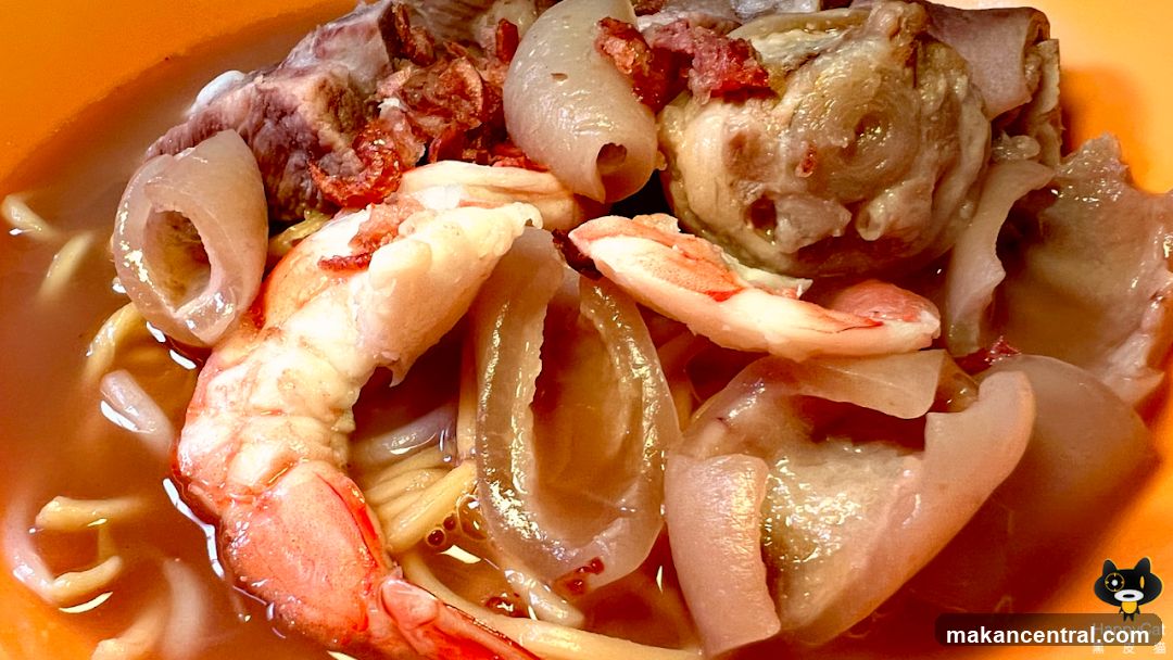 Noodle Soup with Shrimp and Pork Ribs