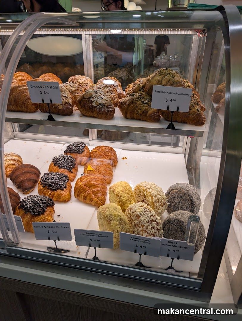 Croissant Display