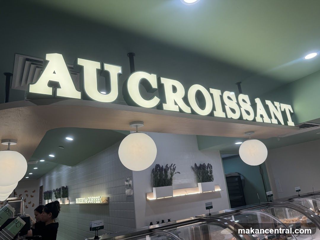 Au Croissant Bakery and Coffee