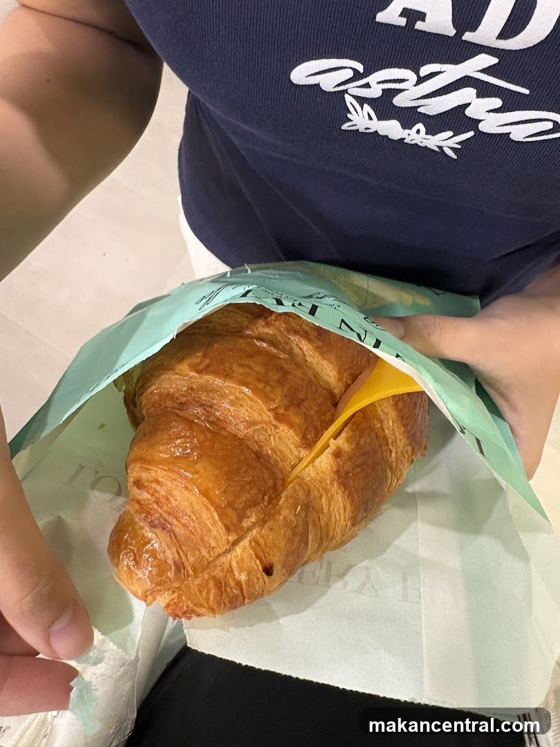 Croissant with Cheese