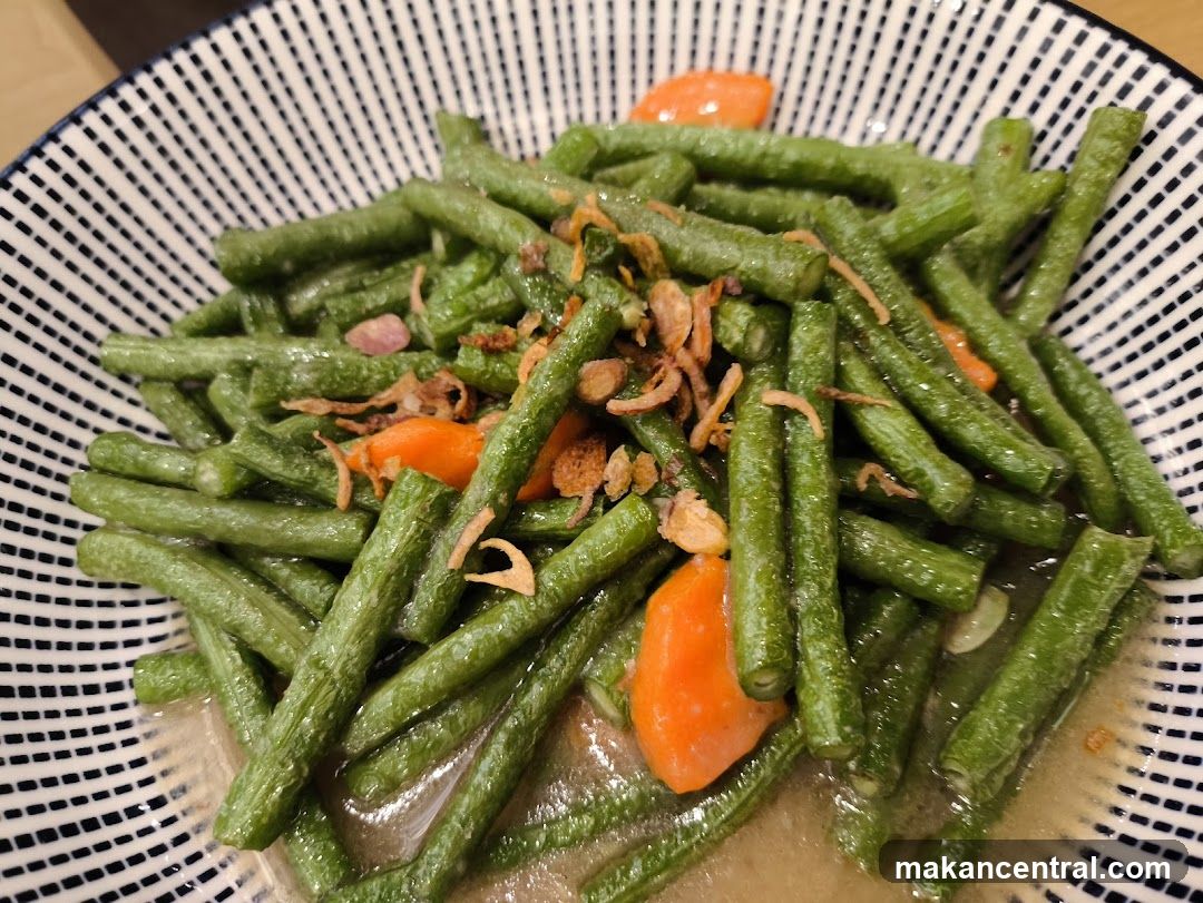 Green Beans with Carrots and Fried Shallots