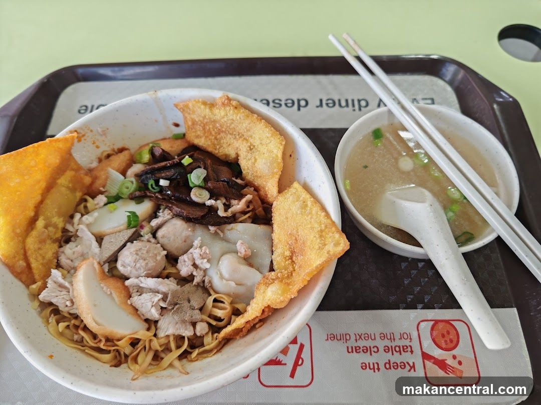 Noodles with Soup and Wontons