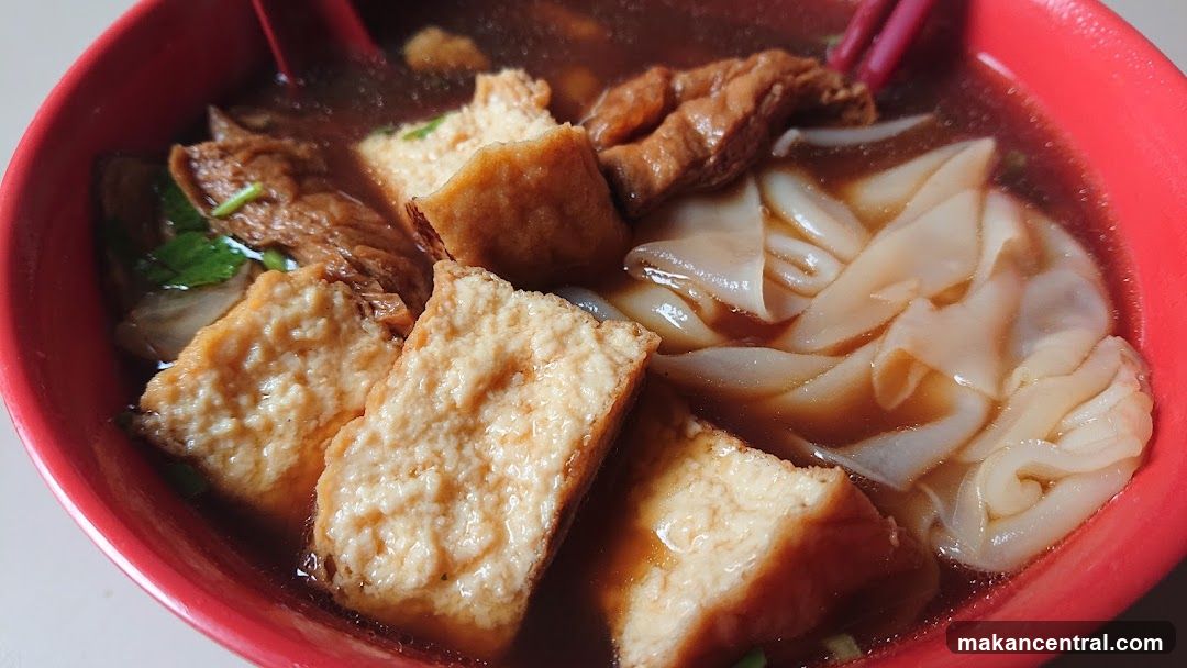 Noodle Soup with Tofu and Meat
