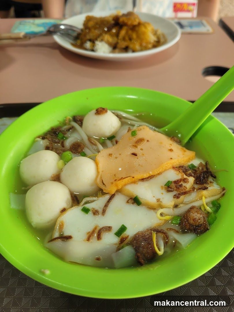 Noodle Soup with Fish Balls and Slices