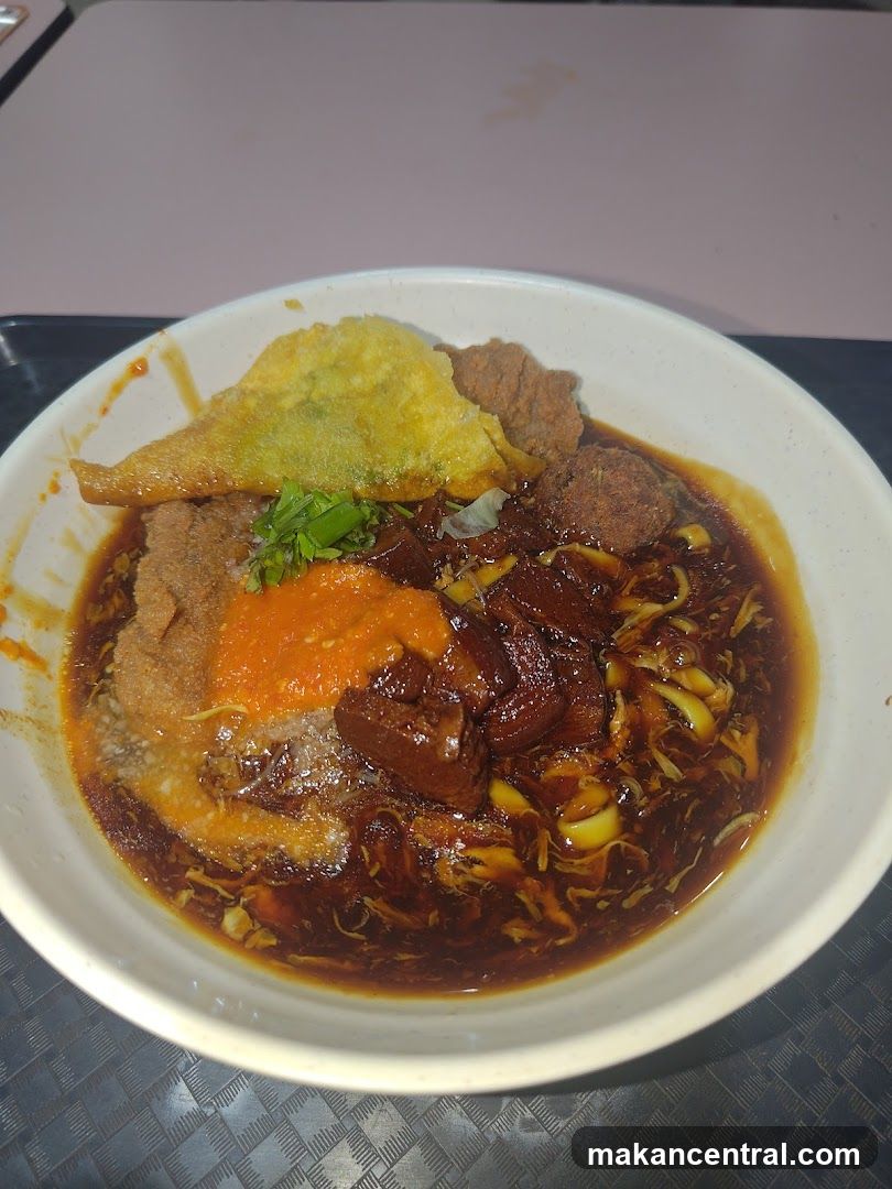 Noodle Dish with Meat and Wonton