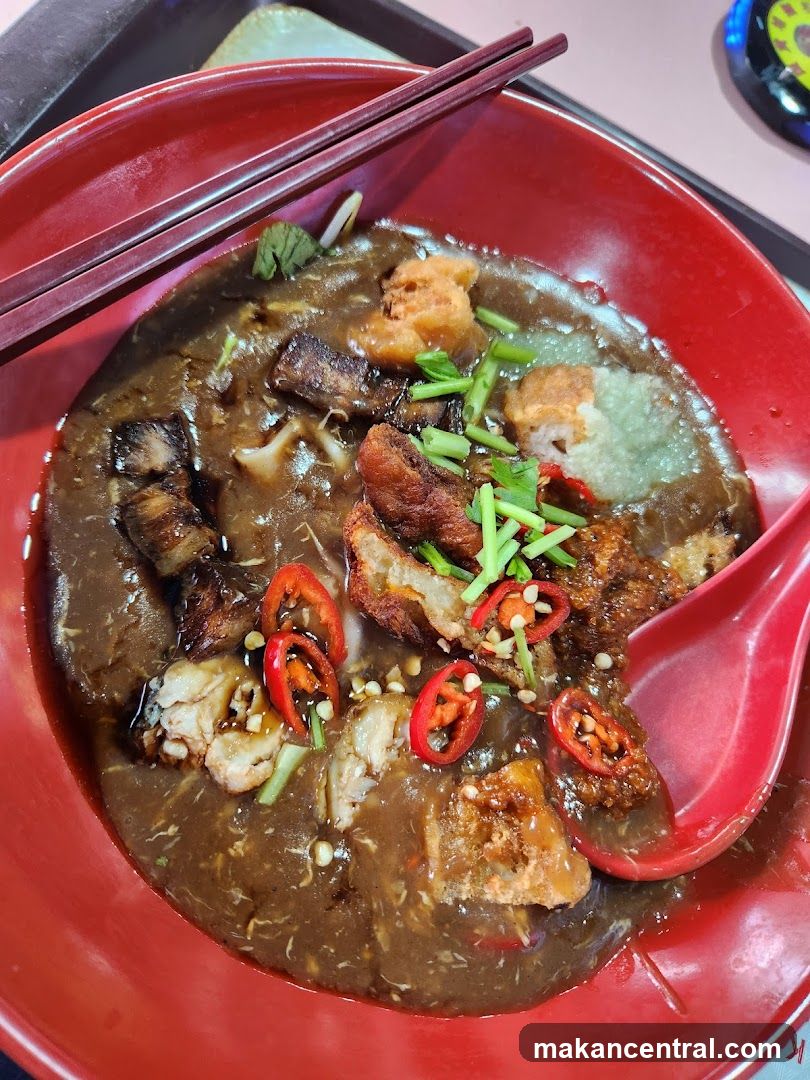 Noodles with Gravy and Toppings
