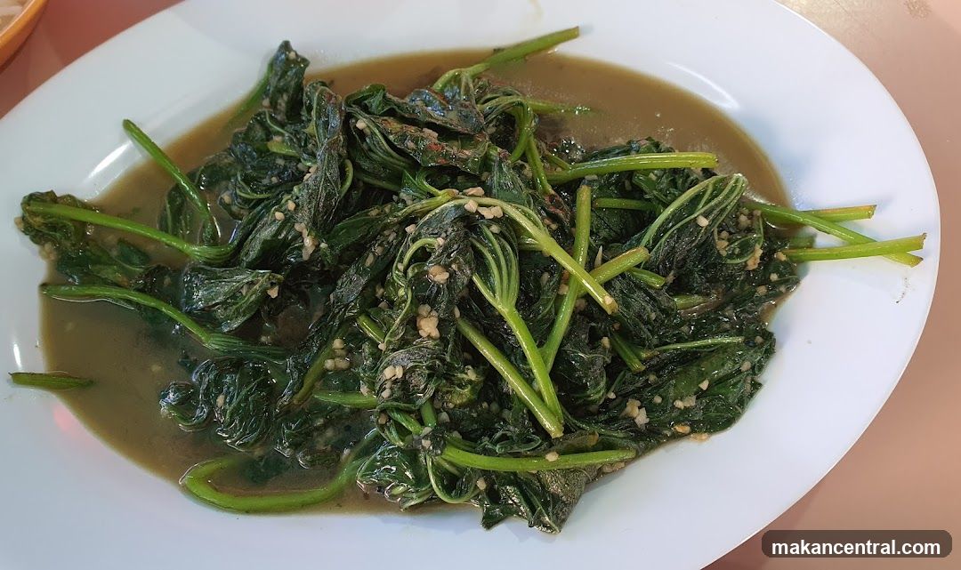 Stir-fried vegetables with garlic