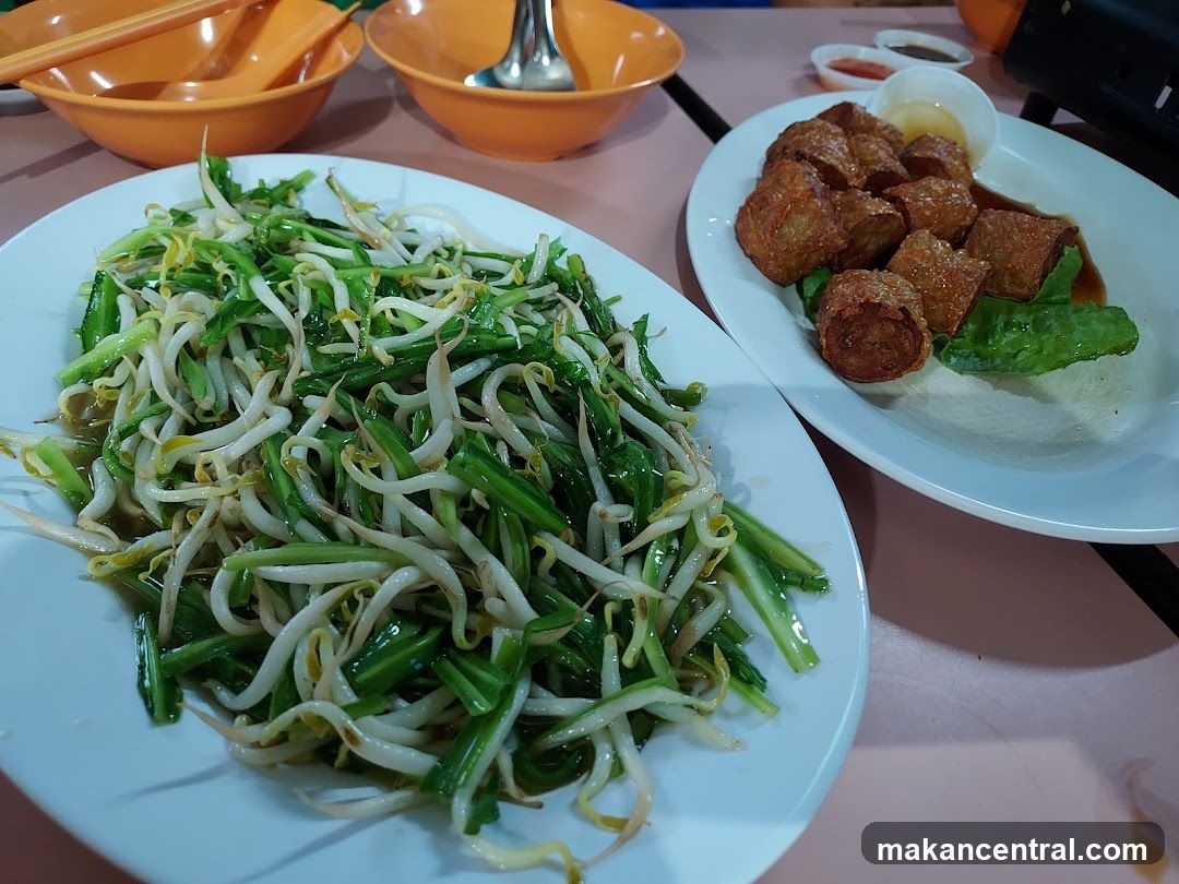 Stir-fried Bean Sprouts and Deep-fried Rolls