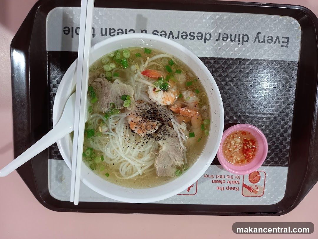 Noodle Soup with Shrimp and Meat