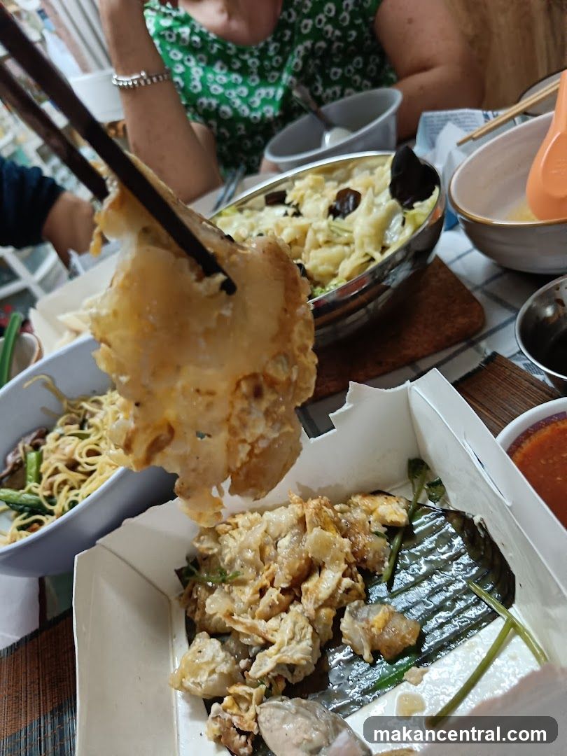 Oyster omelet and noodles