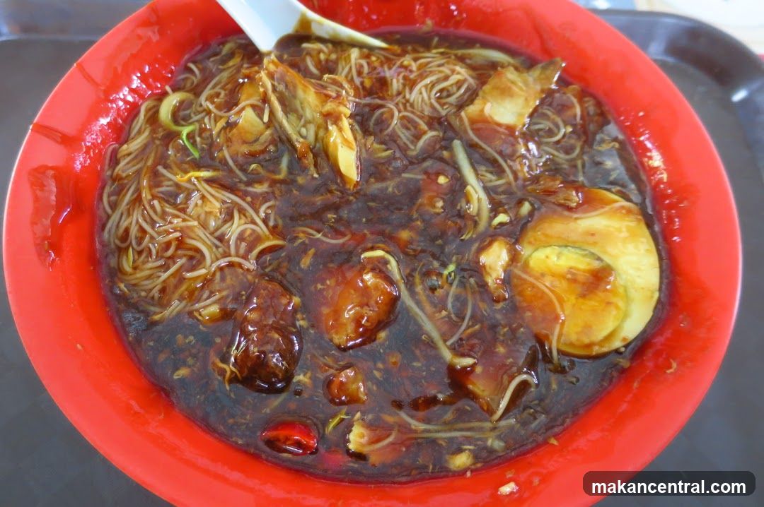 Noodles with Gravy and Egg