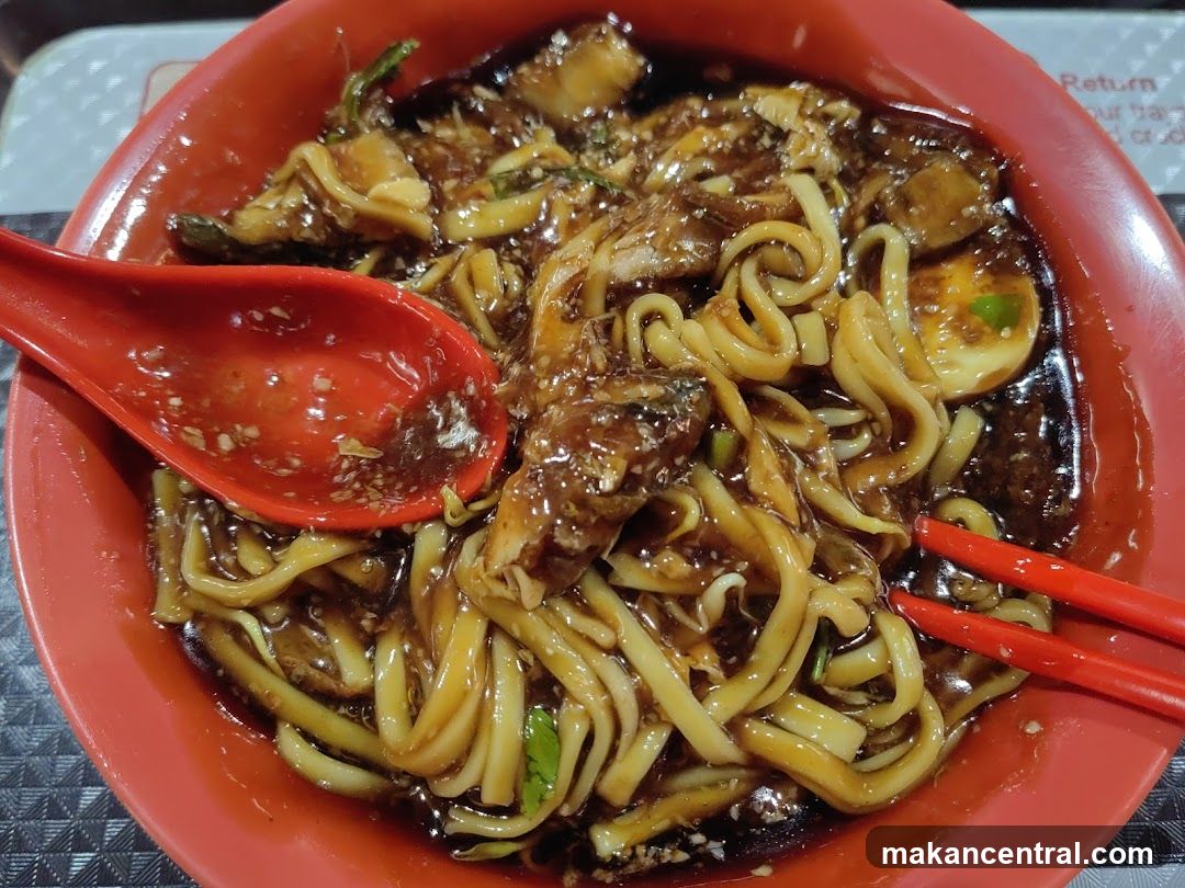 Noodles with Dark Sauce