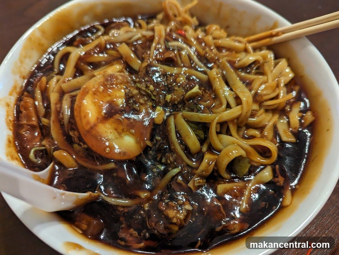 Noodles with Egg and Dark Sauce