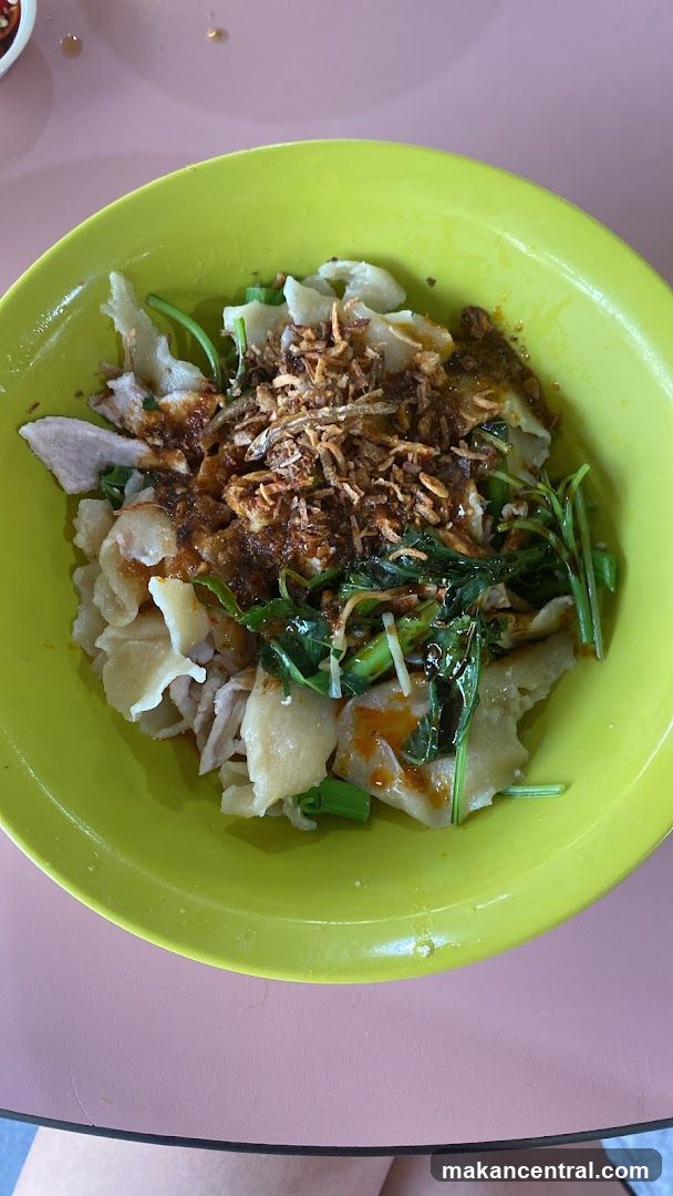 Noodles with meat and vegetables