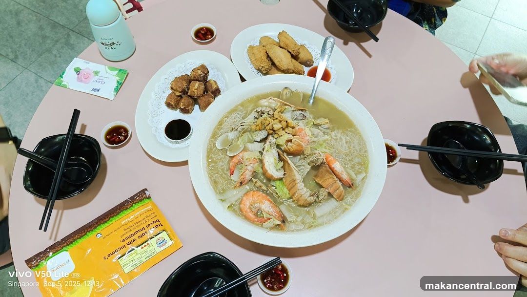 Seafood noodle soup with side dishes