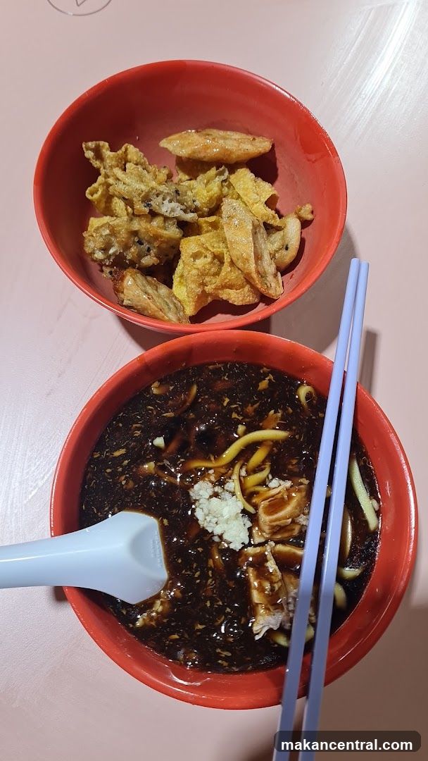Noodles with Fried Wontons