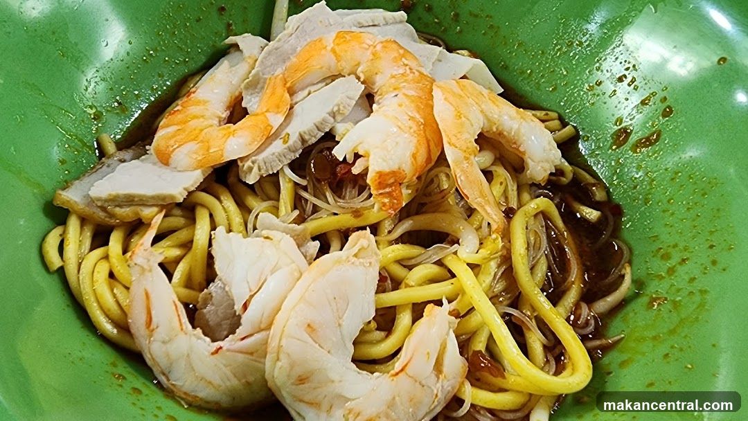 Noodles with Shrimp and Sliced Meat