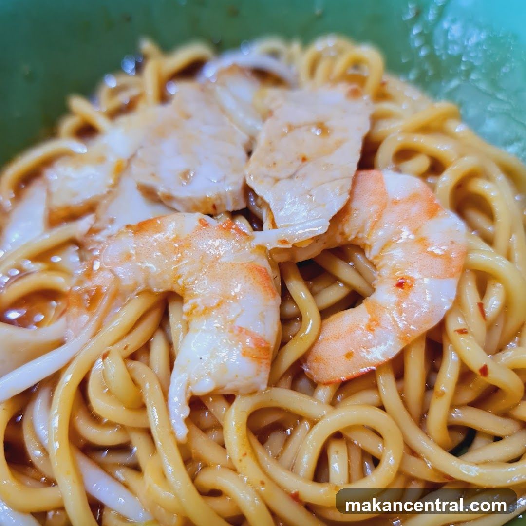 Noodles with Shrimp and Sliced Meat