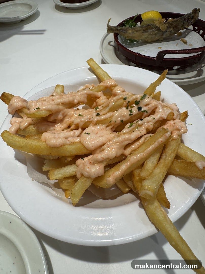 Fries with sauce