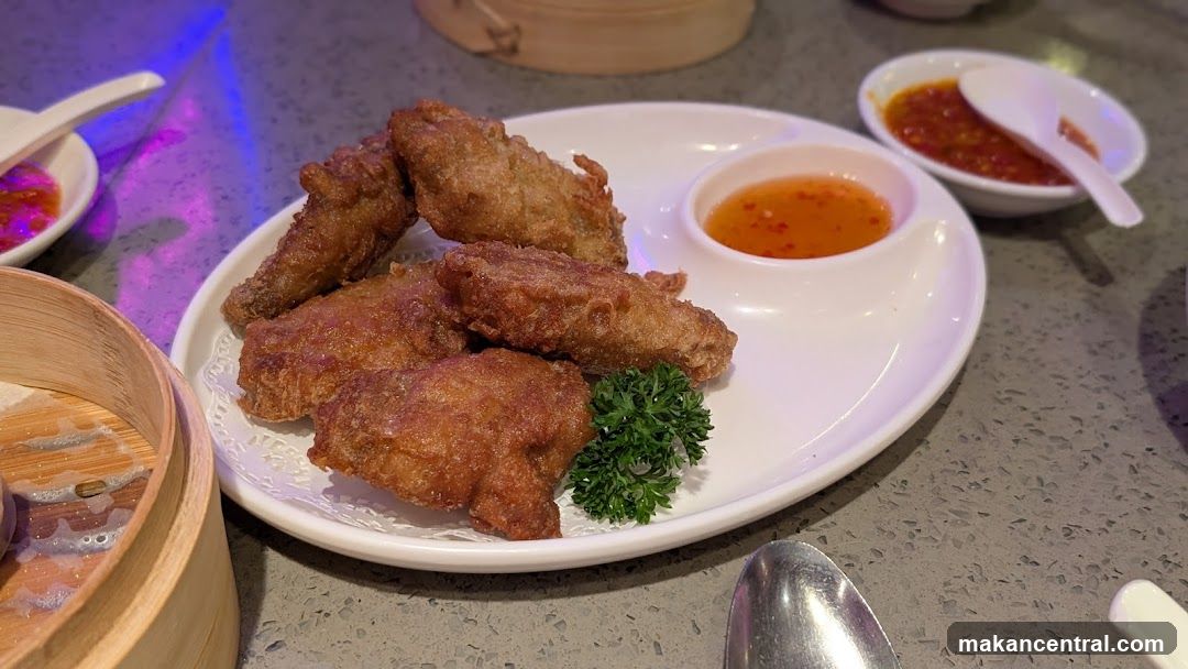 Fried Chicken Wings with Dipping Sauce