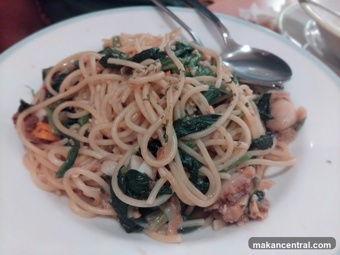 Spaghetti with Seafood and Greens