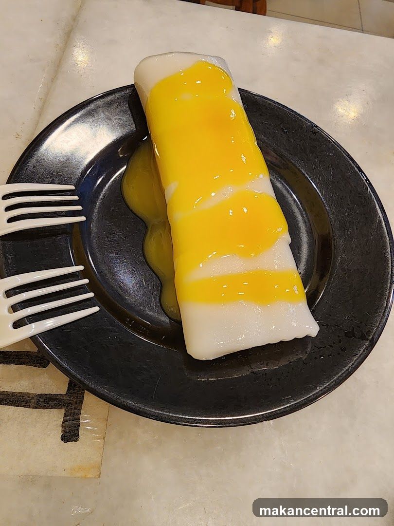 Dessert Roll with Yellow Sauce