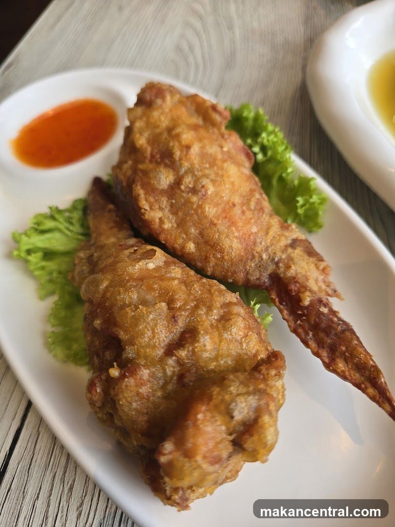 Fried Chicken Wings with Dipping Sauce