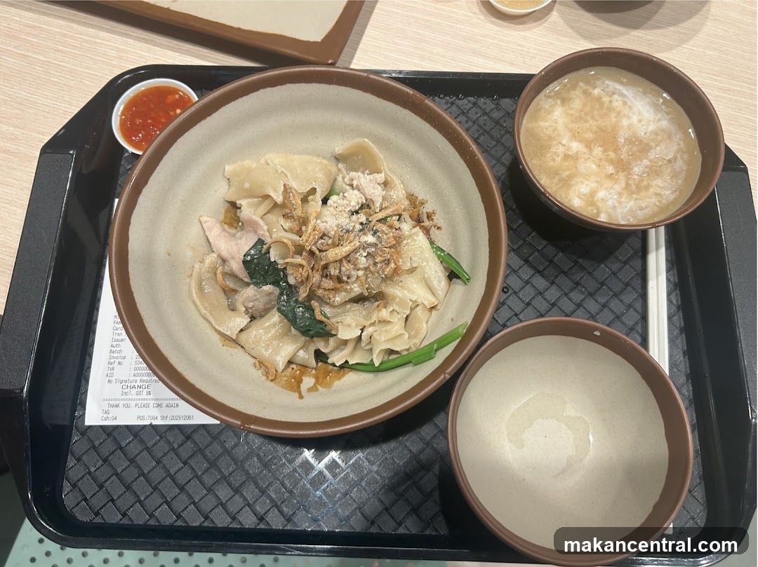 Noodles with Soup and Chili Sauce