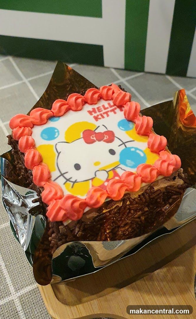 Hello Kitty Cake