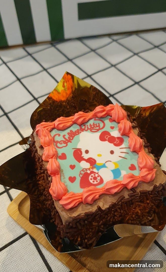 Hello Kitty Cake