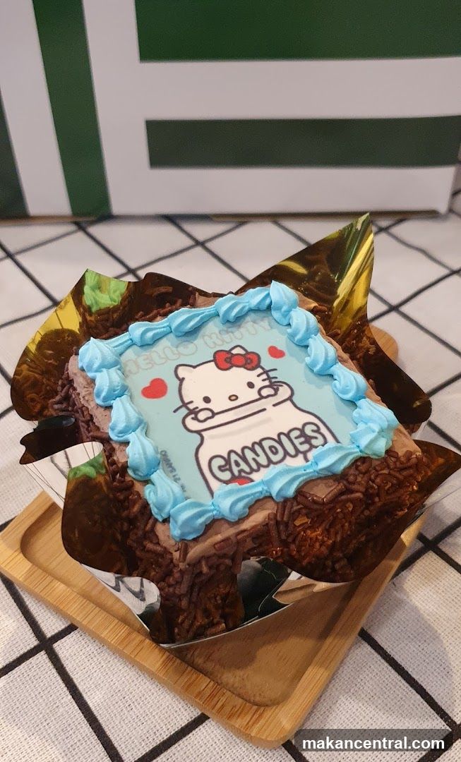 Hello Kitty Candies Cake