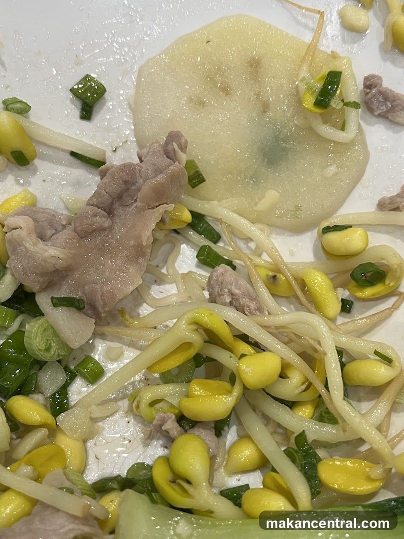 Soybean Sprout and Pork Stir-fry