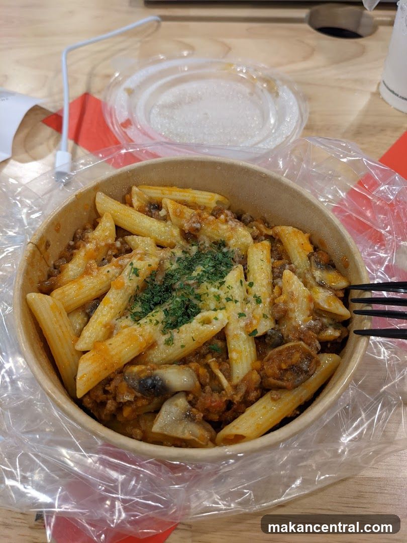 Penne Pasta with Meat Sauce and Mushrooms