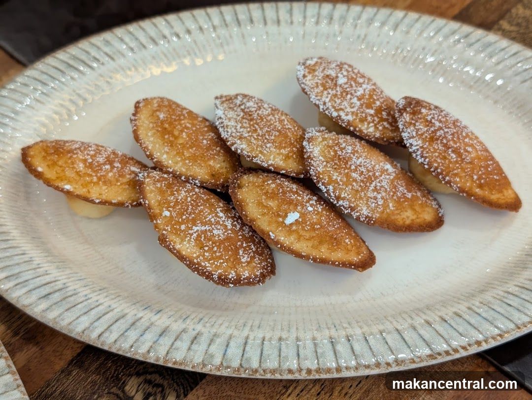 Madeleines with Powdered Sugar