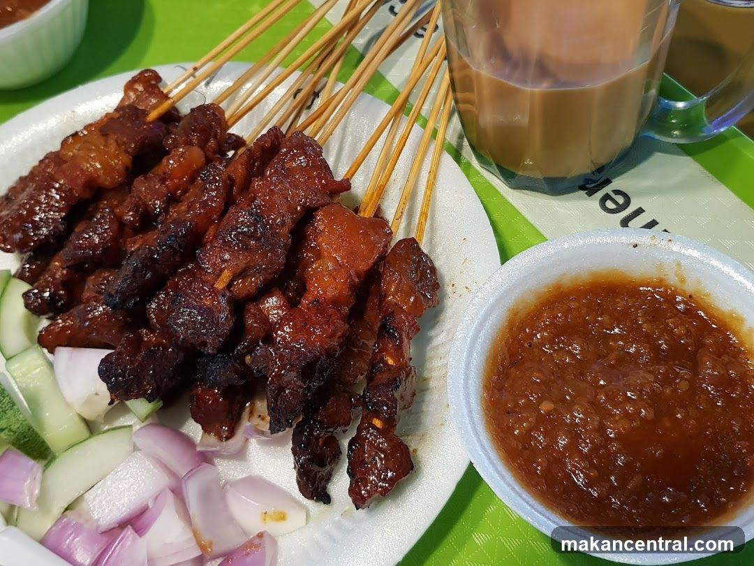 Satay with Peanut Sauce and Drink