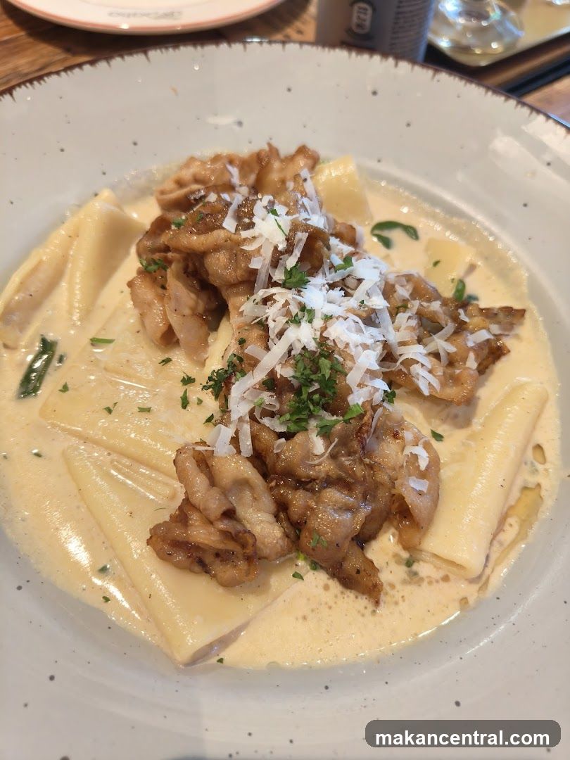 Pasta with Chicken and Cream Sauce