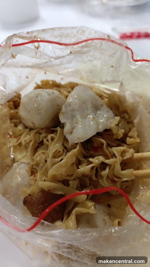 Noodles with Fish Balls and Meat