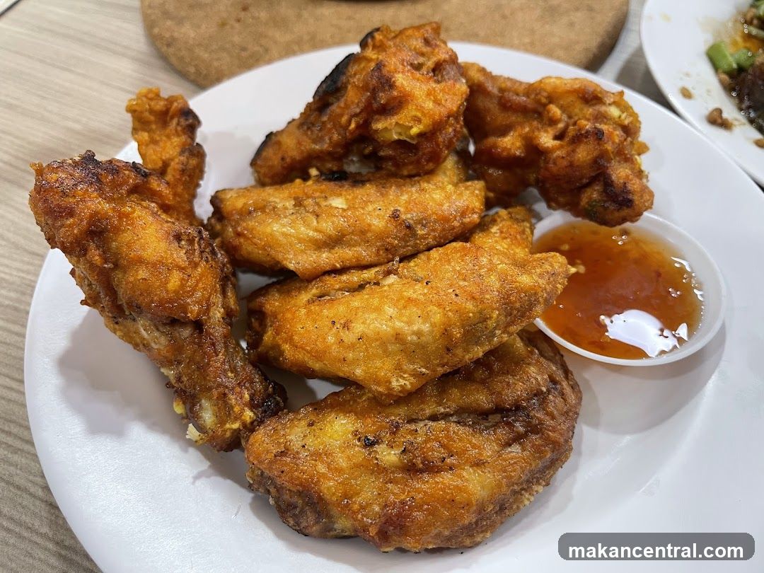 Fried Chicken Wings with Dipping Sauce
