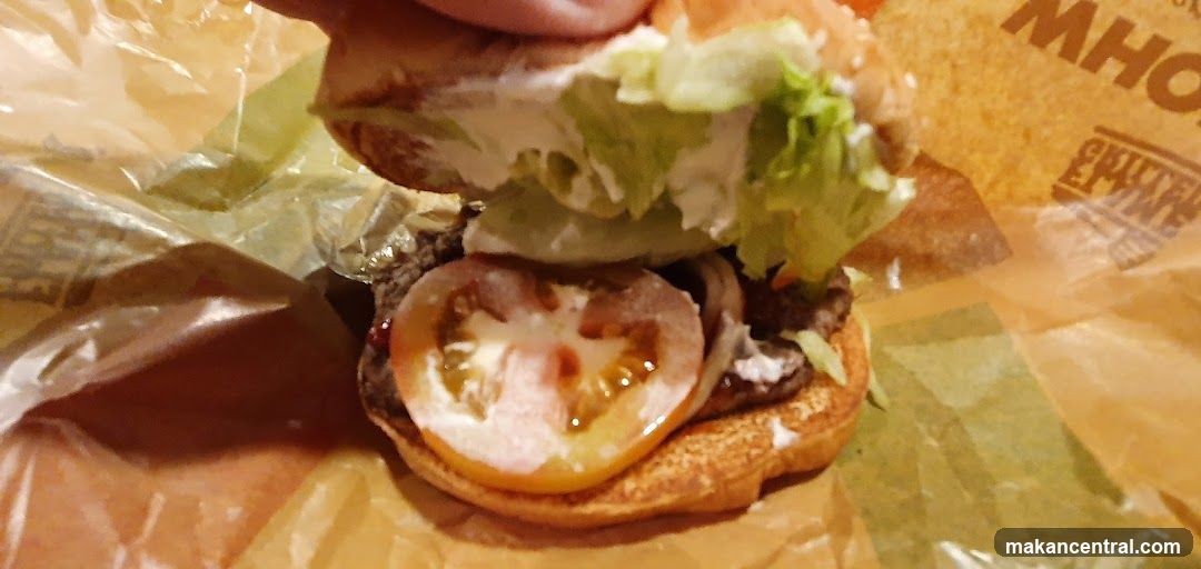 Burger with lettuce and tomato