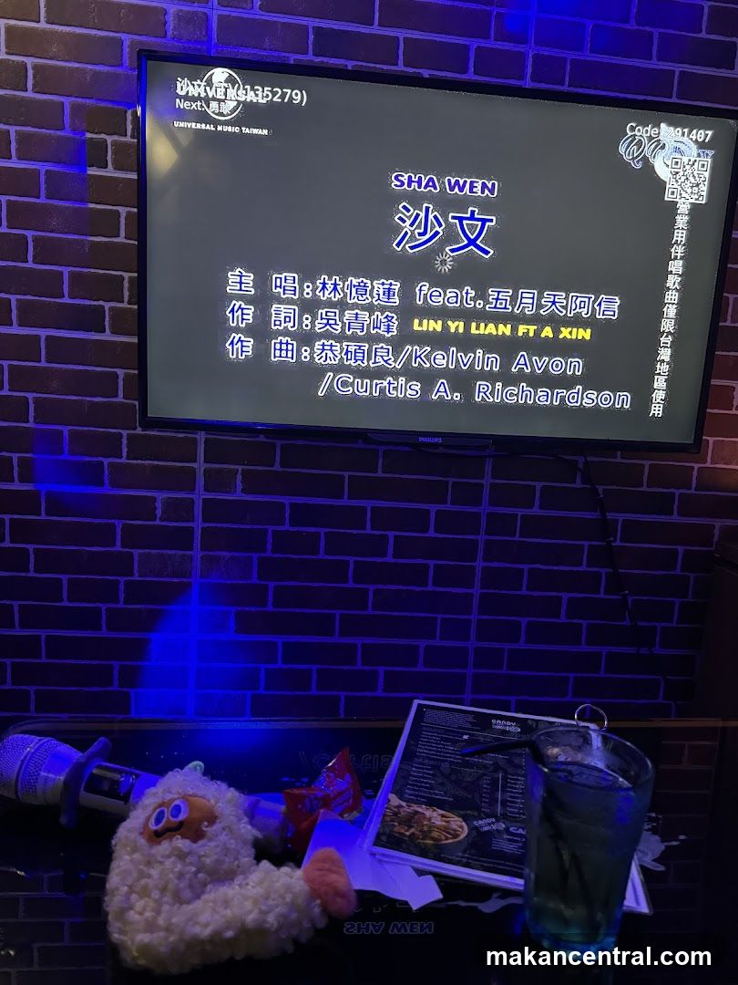 Karaoke Screen and Table Setup