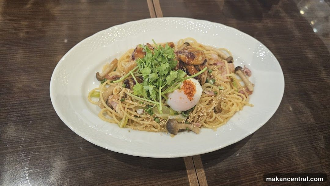 Spaghetti with Mushrooms and Egg